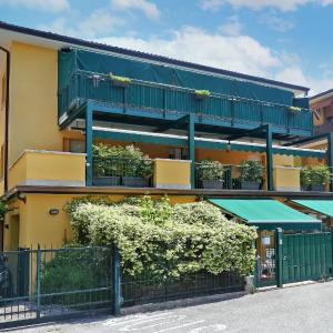 3V UGO WHIT POOL apartment Bardolino
