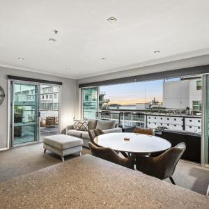 Waterfront 1 Bd Apt with AC WIFI Princess Wharf