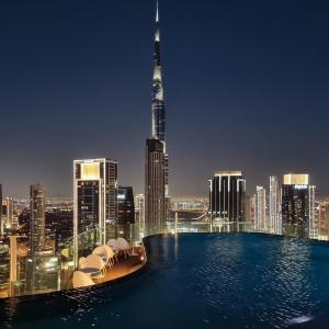Pool in the Clouds with Burj Khalifa View, 2Br apartment in Paramount Hotel Midtown