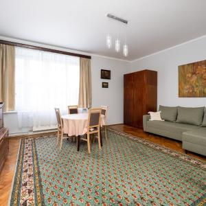 Mogilska Standard Apartment by BookingHost