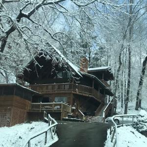 Bears Lair cabin Chalet