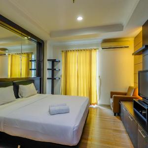 Fancy and Classic Studio Room at Bellezza Apartment By Travelio