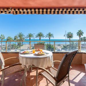 797 HOLIDAY RENTALS - Moderno piso en primera linea de playa