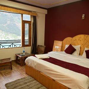 Krishana Cottage A Pure Veg !!!300 m From Hadimba Temple!!!Balcony Rooms!!!Veg Restaurant!!!Couple Friendly!!!Family Cottage!!!