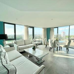Spacious 3 BDR with AC and rooftop in Paddington