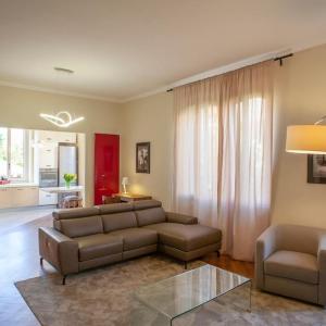 Bright and comfy in a beautiful contemporary home