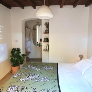 Charming Garden Home, 10 min Walk to Duomo
