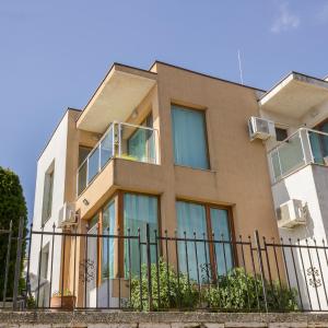 Balchik Sea View Escape 5BR Luxury with Hot Tub & Free Parking