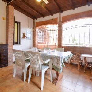 2 Bedroom Stunning Apartment In Solanas