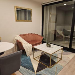 Urban Haven - Spa, Pool and Patio