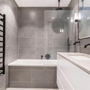 Warmly Relaxed Apart, 5beds, 5mins walk to tube station, 10mins to Westend, Ctral London