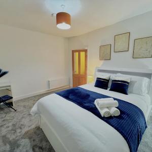 Spacious 3 bedroom house near Central London, O2, ExCel, Abba Voyage, Stratford, Tube Station & Parking Available