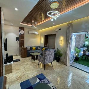Heart of Downtown Luxurious2BHKPrabhat Rd,Deccan