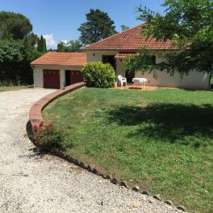 Évasion en Dordogne: Maison au bord de l'eau avec parking privé - FR-1-616-413