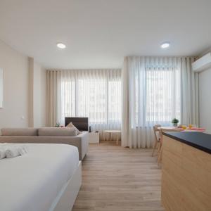 Trindade Deluxe by Hosty