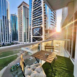Renovated Lake Terrace Studio JLT Next to METRO!