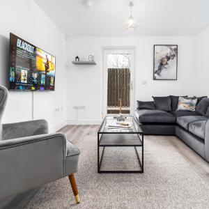 Two Bedroom Apartment - Balcony - Secure Parking - Smart TV - Wifi - Netflix - 3MC