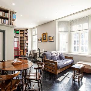 Book Lovers' West End Home