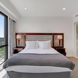 Luxurious Apt 1BR Free Carpark Gym 19th Floor