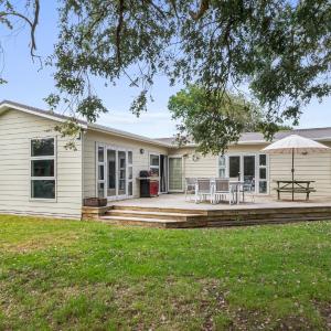 Coastal Family Escape - Waitarere Beach Retreat