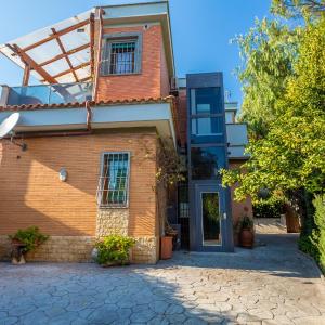 Spacious 4 BDR with Parking