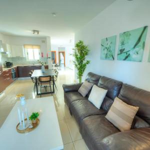 Bright & spacious 3 bedroom, shared garden JELL1-1