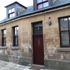 2-Bed Cottage Sleeps 4 10 mins to Glasgow Centre