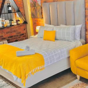 Champagne apartment on Main