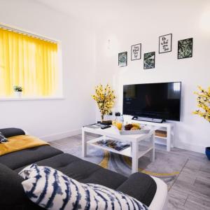 6 CB - Spacious 2 Bedroom Apartment, Sleeps 3, Parking, Wifi