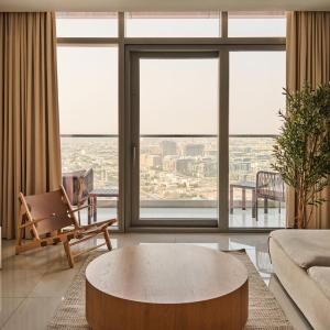 Luxury Seaview 2BR - Paramount Midtown - 6 Guests - 64F Pool Access & Burj View