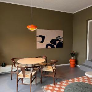 Zentrales Studio in ehemaligem Ladengeschäft mit Parkplatz in Leipzig