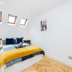 West Kensington 2BR Steps to Tube Sleeps 7