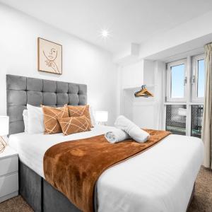 Elegant Two-Bedroom Apartment - Central Location - Private Parking - Balconies 1109M