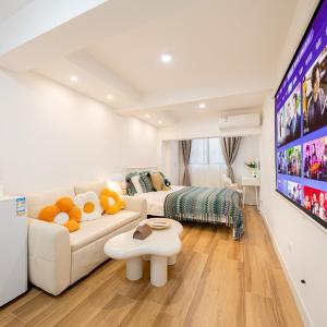 Shanghai Hills & Well-time Velvet Glow Near Tianzifang and Riyueguang Center close to Line 9