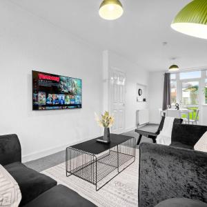Stylish 3 Bedroom House - Parking - Garden - Great Barr - Netflix - Top Rated -121J