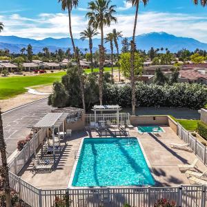 Games, Grill & Golf Course View: Palm Desert Gem!