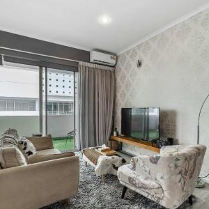 Studio near Viaduct with Balcony Zodiak Stays
