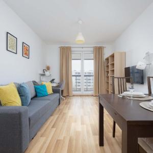 Bright Apartment with Parking near the PGE National Stadium by Noclegi Renters