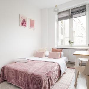 Tamka Powiśle Pink Studio by BookingHost