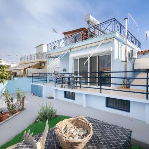 Maria's Beach Escape Salamina