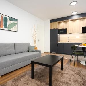Waterfront City Azure Loft with FREE PARKING