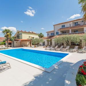 Mediterranes Apartment mit 60m2 Pool, BBQ-Bereich, Liegen, Waschmaschine