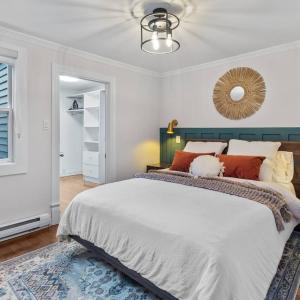 The Fancy House 3bed DT w Fenced Yard