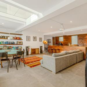 Spacious & Tranquil 2BR Maisonette in Notting Hill