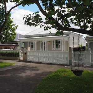 Grey Lynn Villa with Sky Tower View