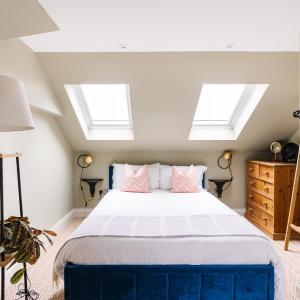 Private Comfortable Loft Apt in Superb Period Home