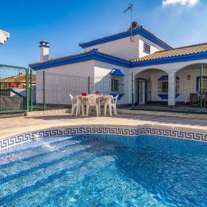 5 Bedroom Gorgeous Home In Los Barrios