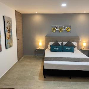 Hotel 12 Nights