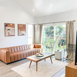 Sunny 1BR with Large Outdoor Lounge Space - SH4LAD