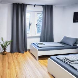 ALFA Stuttgart Apartment 4 Zimmer 4BR TV WIFI WM nahe Wasen & Daimler l 7Beds I 8 people I Kitchen l Bathroom